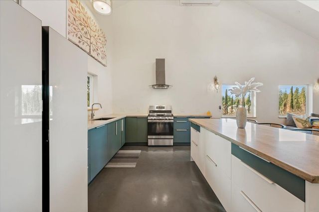 12555 Colfax Hwy, Grass Valley, CA 95945