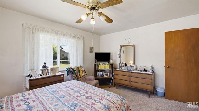 1019 Sterling Road, Bakersfield, CA 93306
