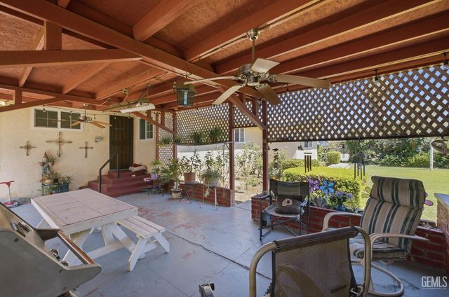 1019 Sterling Road, Bakersfield, CA 93306