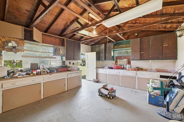1019 Sterling Road, Bakersfield, CA 93306