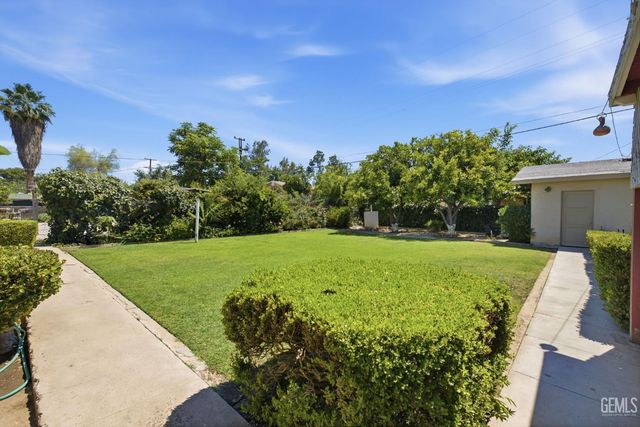 1019 Sterling Road, Bakersfield, CA 93306