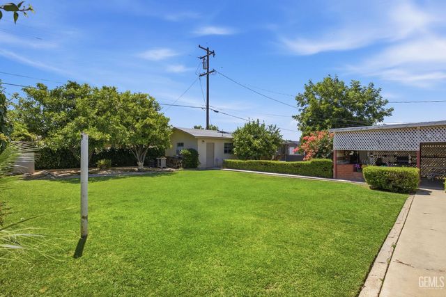 1019 Sterling Road, Bakersfield, CA 93306