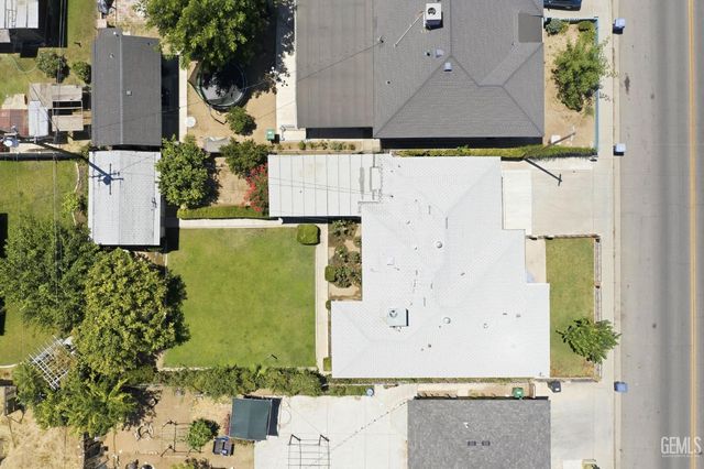 1019 Sterling Road, Bakersfield, CA 93306