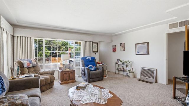 1019 Sterling Road, Bakersfield, CA 93306