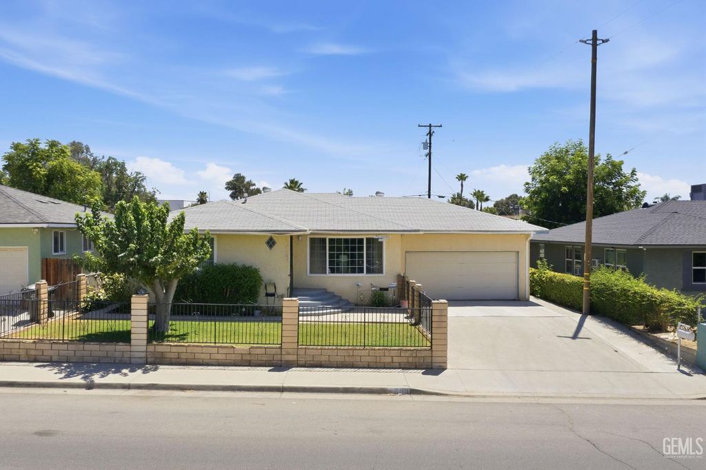 1019 Sterling Road, Bakersfield, CA 93306