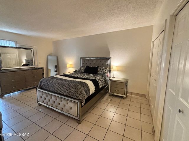 877 E Calle Esplendor, Nogales, AZ 85621