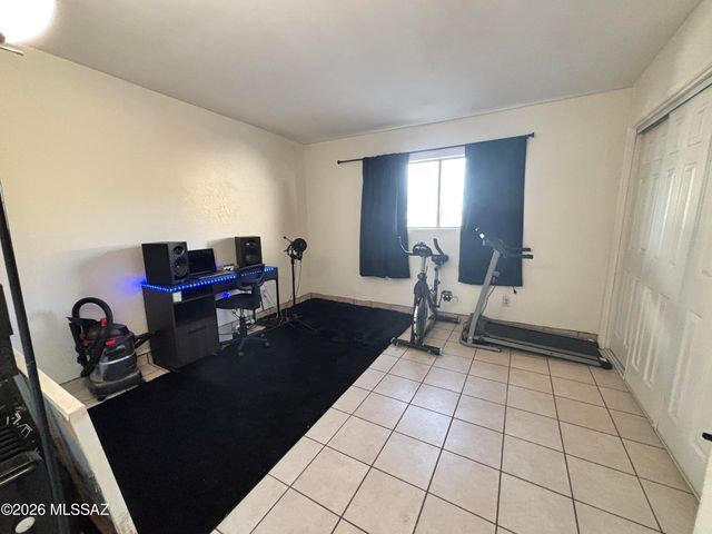 877 E Calle Esplendor, Nogales, AZ 85621