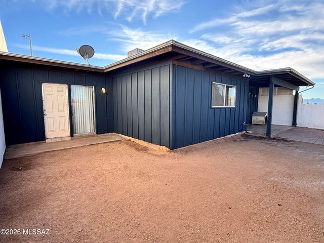 877 E Calle Esplendor, Nogales, AZ 85621