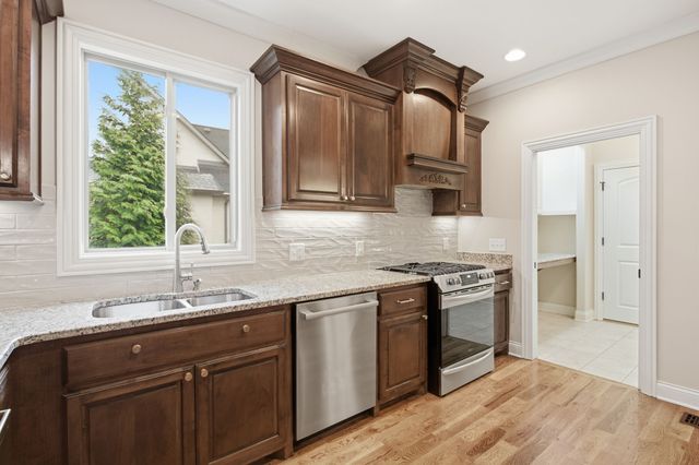 112 Grayson Ln, White House, TN 37188