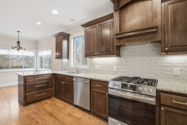 112 Grayson Ln, White House, TN 37188