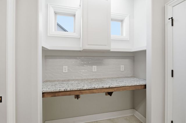 112 Grayson Ln, White House, TN 37188