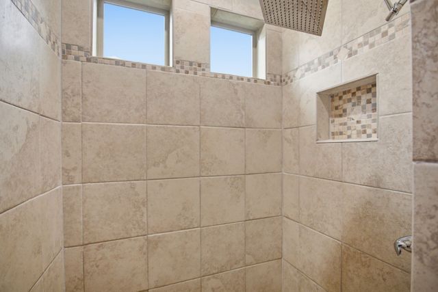 112 Grayson Ln, White House, TN 37188