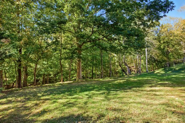 112 Grayson Ln, White House, TN 37188