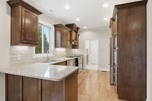 112 Grayson Ln, White House, TN 37188