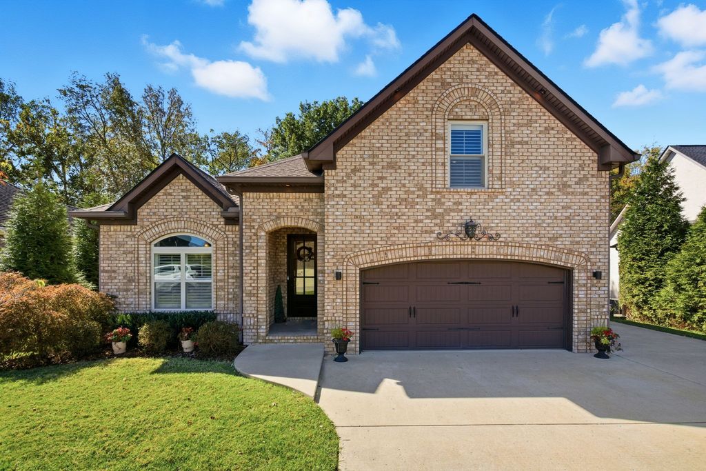 112 Grayson Ln, White House, TN 37188