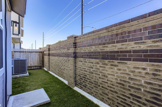 9948 Storehouse Drive, Houston, TX 77080