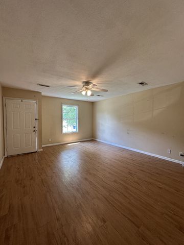 272 Executive Ave Apt A, Clarksville, TN 37042