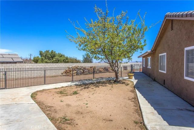 7045 Oak Hill Road, Oak Hills, CA 92344