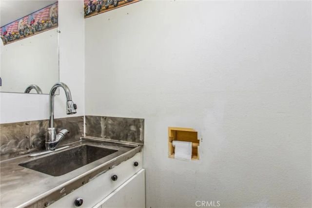 7045 Oak Hill Road, Oak Hills, CA 92344