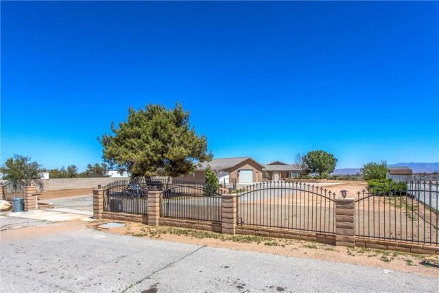 7045 Oak Hill Road, Oak Hills, CA 92344