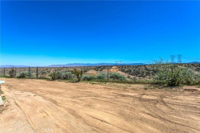 7045 Oak Hill Road, Oak Hills, CA 92344