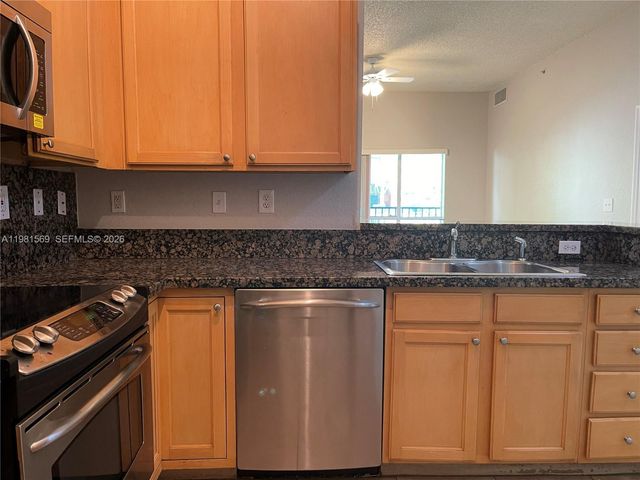 6001 SW 70th St 130, South Miami, FL 33143