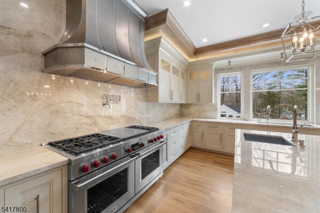 104 Chestnut Ridge Rd, Saddle River Boro, NJ 07458