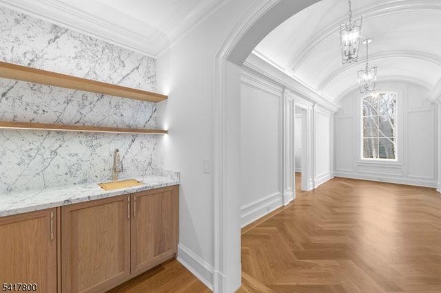 104 Chestnut Ridge Rd, Saddle River Boro, NJ 07458