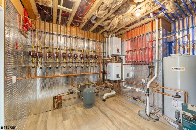 104 Chestnut Ridge Rd, Saddle River Boro, NJ 07458