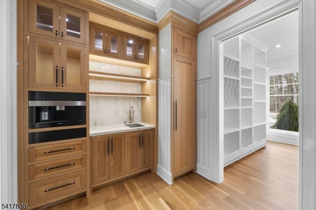 104 Chestnut Ridge Rd, Saddle River Boro, NJ 07458