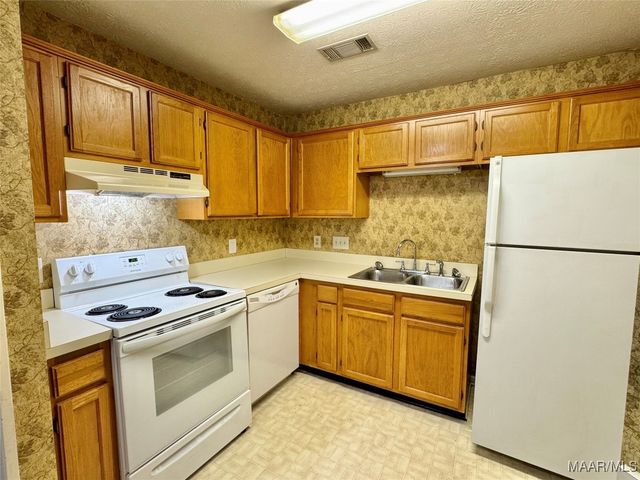 6008 Woodrun Court, Montgomery, AL 36117