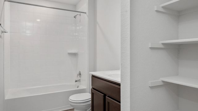 144 McNamara CT, Jarrell, TX 76537