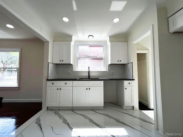 10029 Balfour Road, Detroit, MI 48224