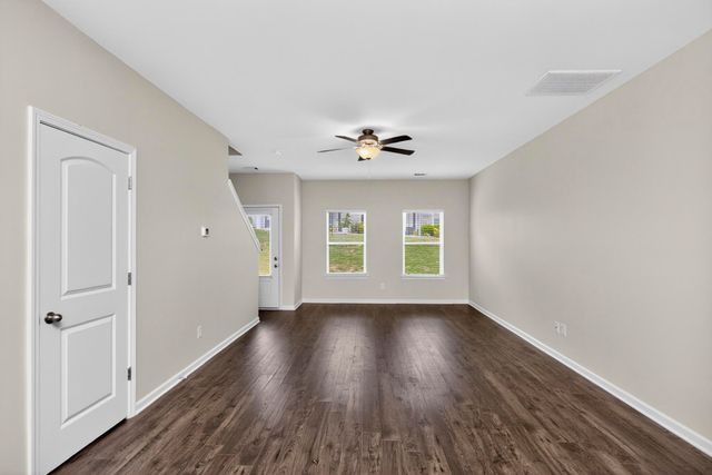 1023 Glen Marcus Dr, La Vergne, TN 37086