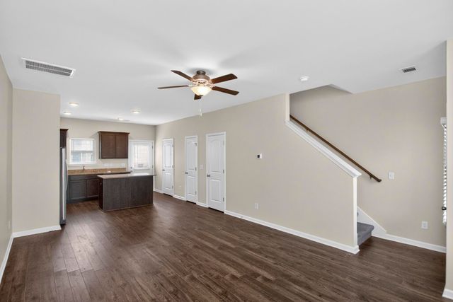 1023 Glen Marcus Dr, La Vergne, TN 37086
