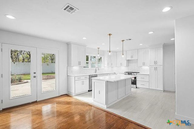 101 E Loma Vista Avenue, Victoria, TX 77901