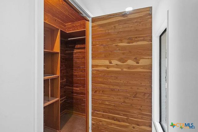 101 E Loma Vista Avenue, Victoria, TX 77901