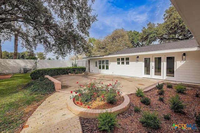 101 E Loma Vista Avenue, Victoria, TX 77901