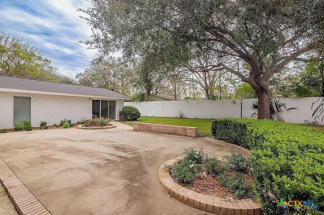 101 E Loma Vista Avenue, Victoria, TX 77901