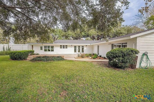 101 E Loma Vista Avenue, Victoria, TX 77901