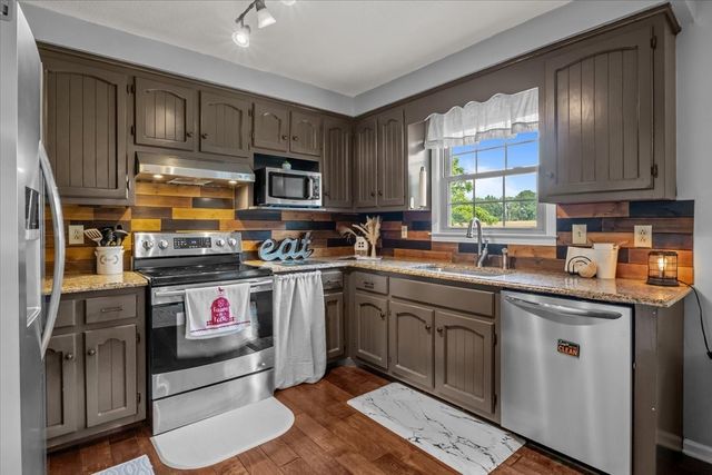 5455 Bales Rd, Cunningham, TN 37052