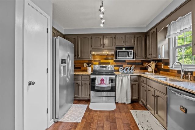 5455 Bales Rd, Cunningham, TN 37052