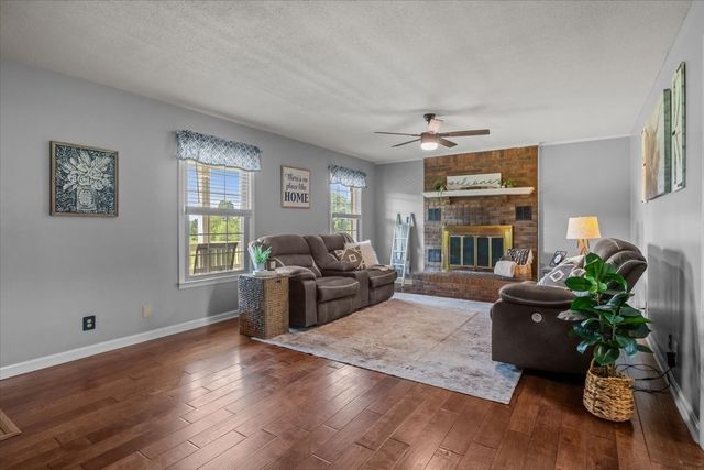 5455 Bales Rd, Cunningham, TN 37052