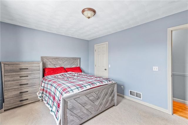 12 Railroad Row, Warwick, RI 02886