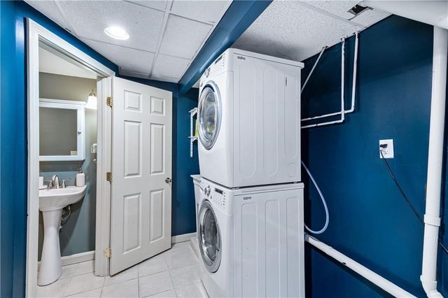 12 Railroad Row, Warwick, RI 02886