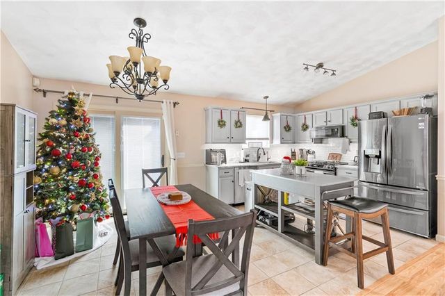 12 Railroad Row, Warwick, RI 02886