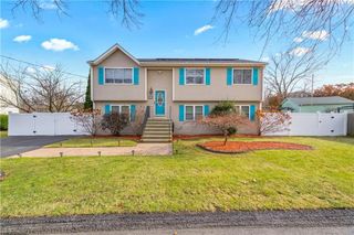 12 Railroad Row, Warwick, RI 02886