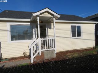 1070 DEER ISLAND Rd, St Helens, OR 97051
