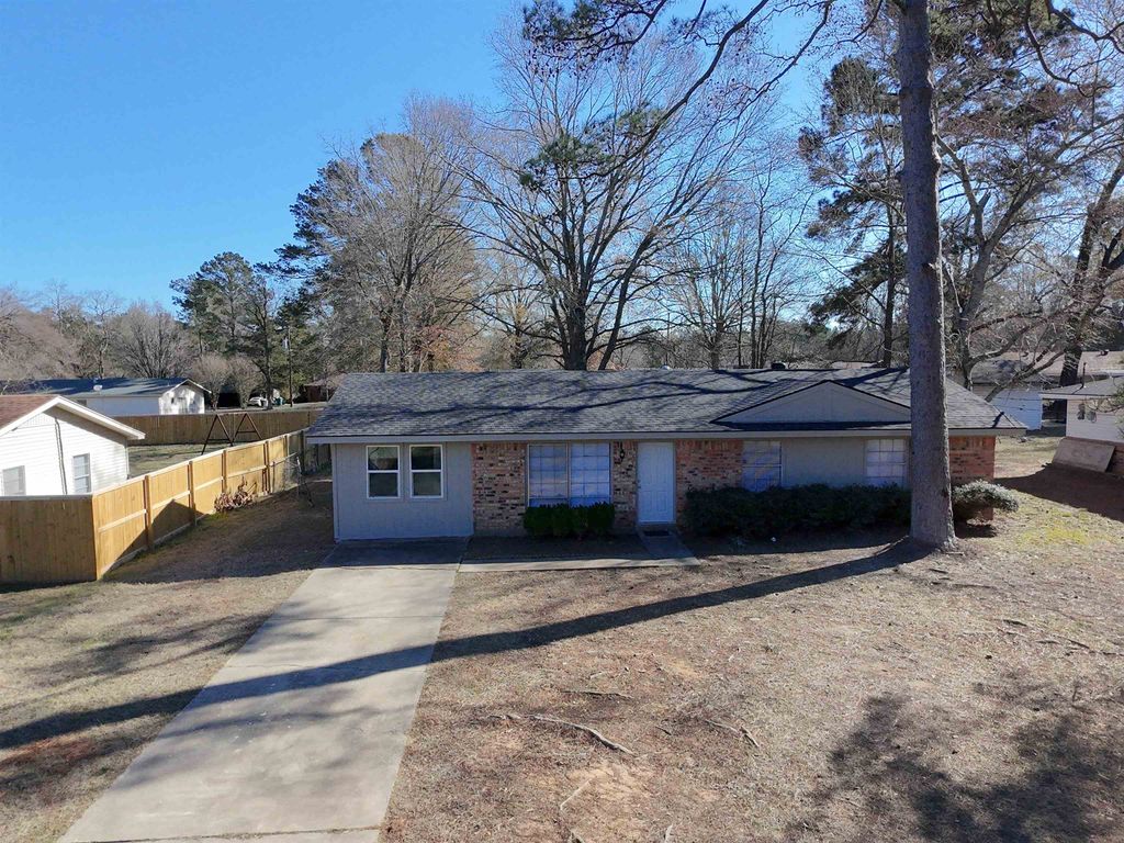 928 N Live Oak, Carthage, TX 75633