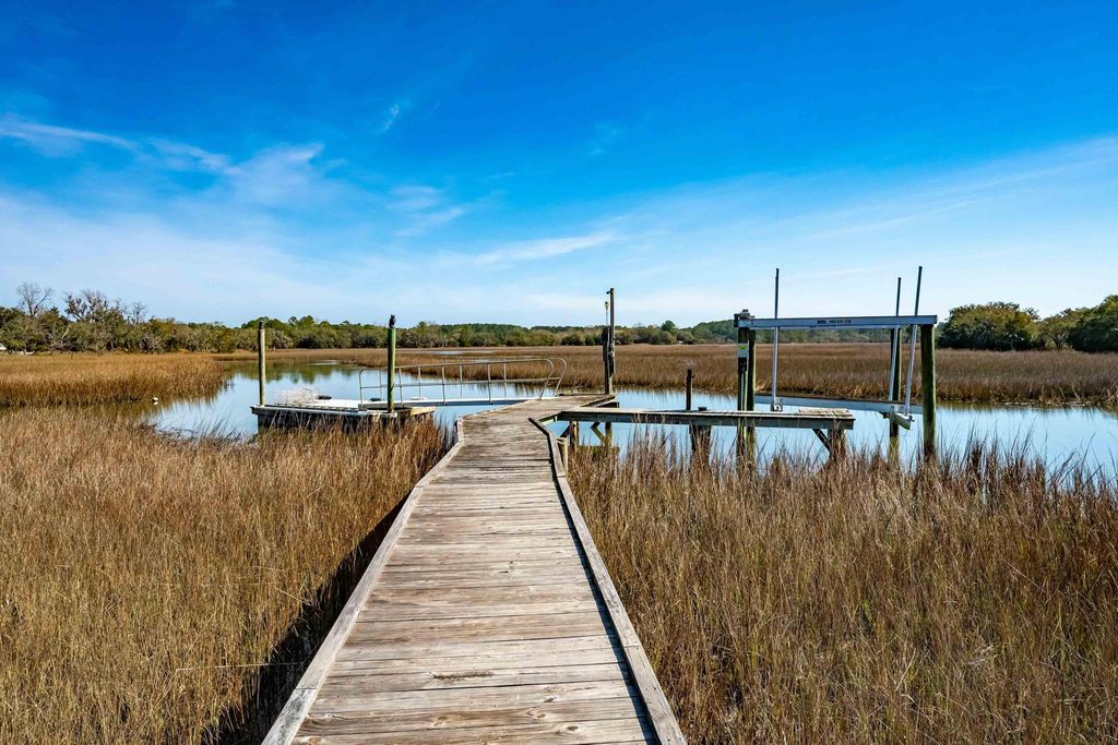 Image 3 of property listing at 6411 China Back Lane, Meggett, SC 29449